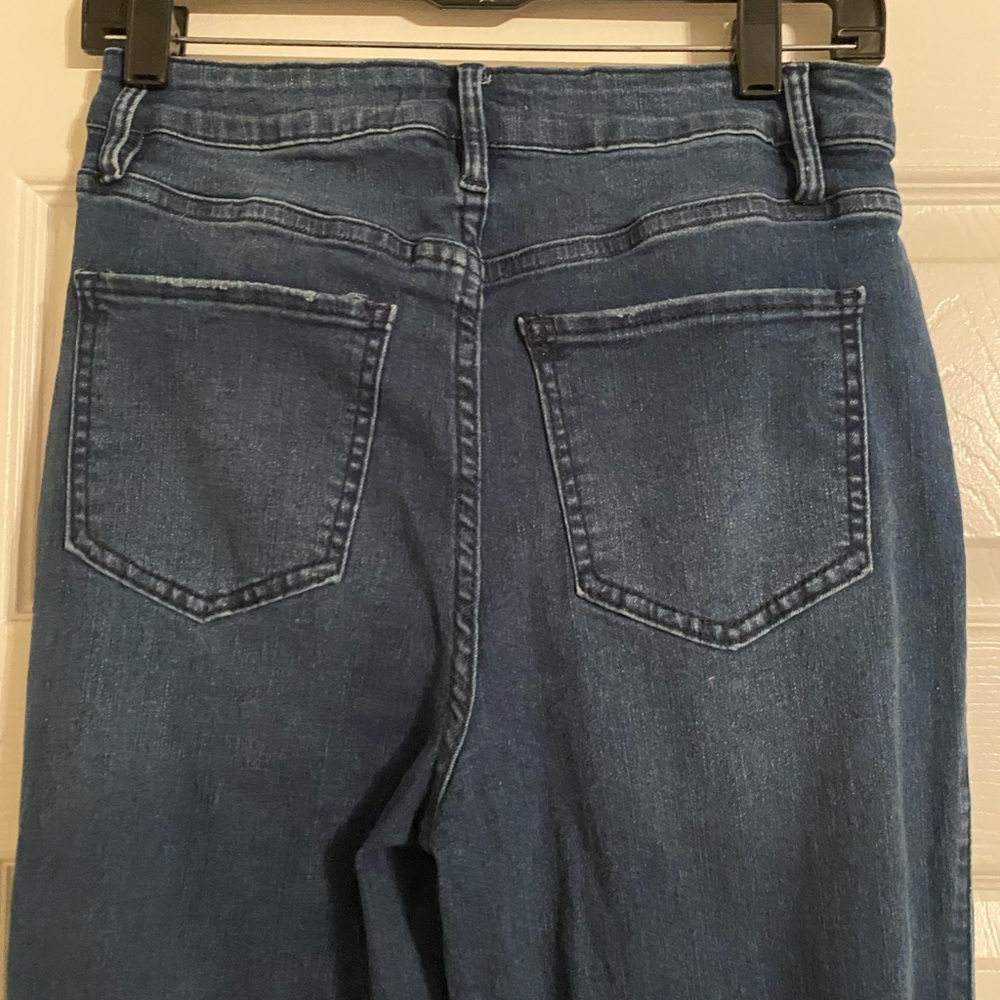 Women's Distressed Flare Jeans YMI Gigi Fit. Juniors 11/30.🐠 - Picture 5 of 7